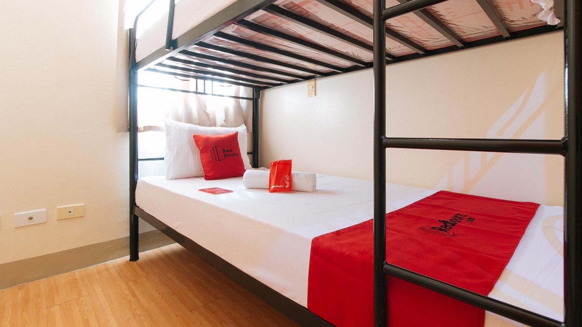 Reddoorz Plus At Alpina Heights Paranaque Paranaque City ภายนอก รูปภาพ