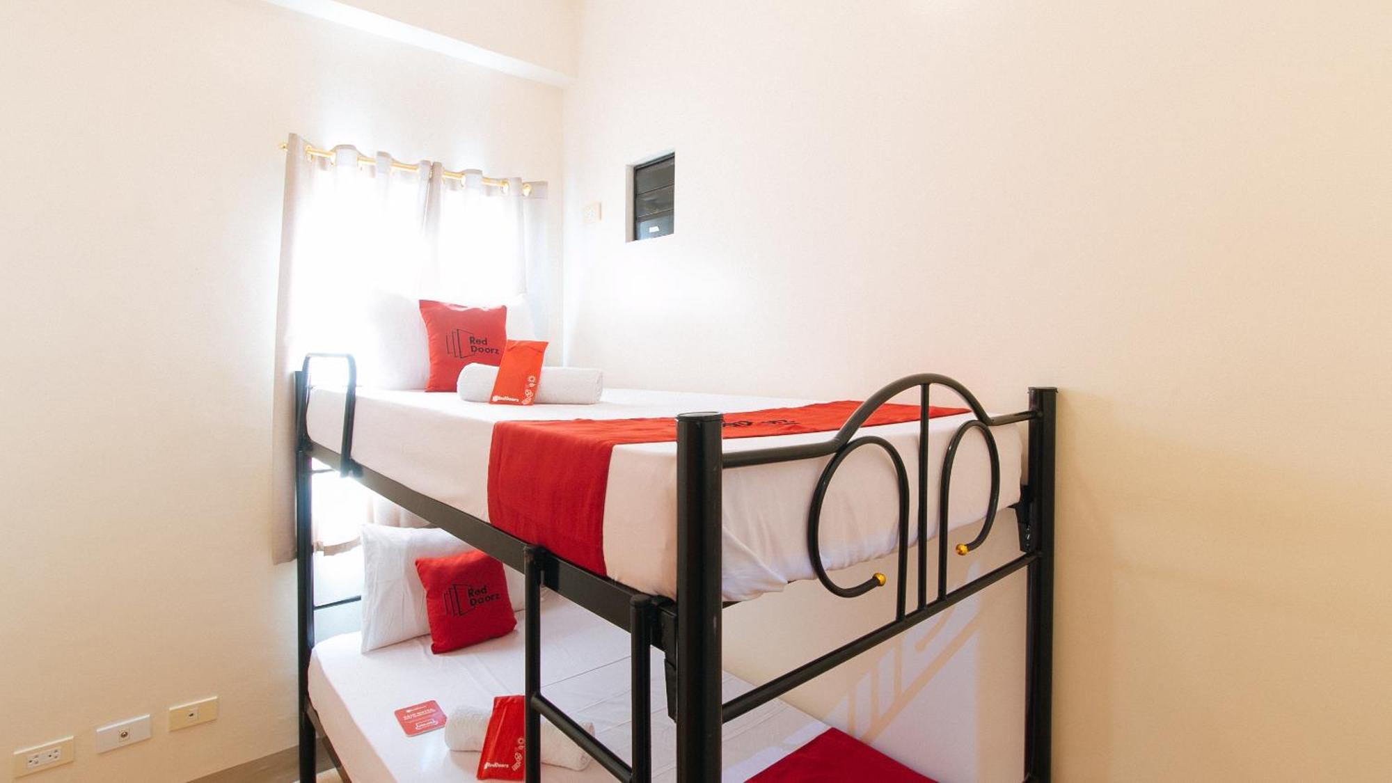 Reddoorz Plus At Alpina Heights Paranaque Paranaque City ภายนอก รูปภาพ