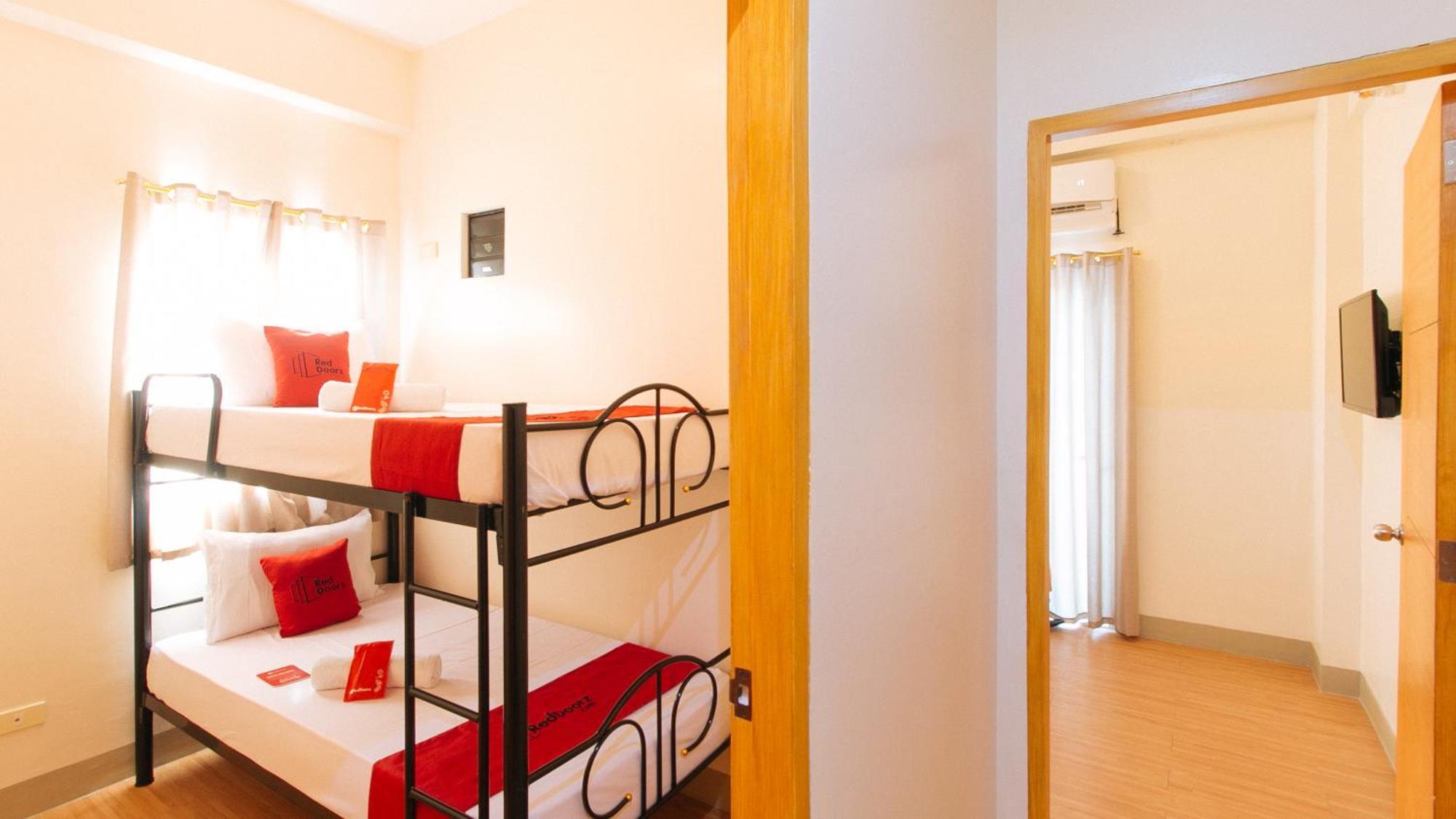 Reddoorz Plus At Alpina Heights Paranaque Paranaque City ภายนอก รูปภาพ