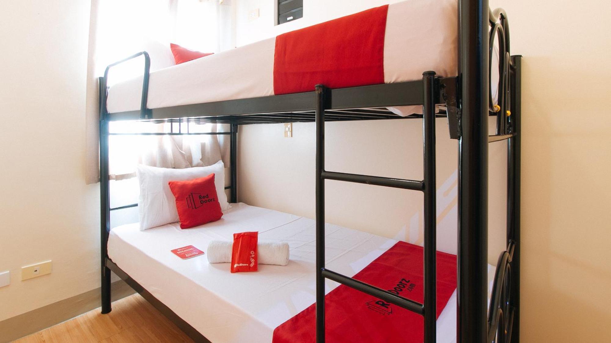 Reddoorz Plus At Alpina Heights Paranaque Paranaque City ภายนอก รูปภาพ