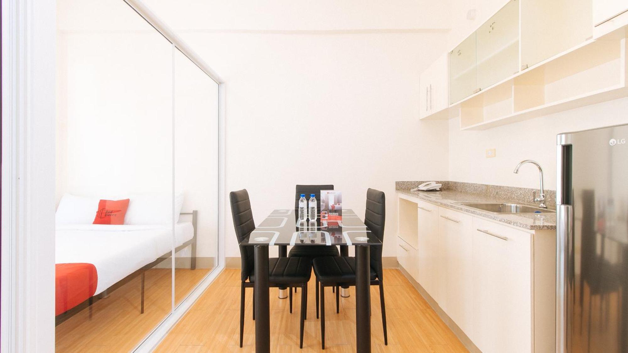Reddoorz Plus At Alpina Heights Paranaque Paranaque City ภายนอก รูปภาพ