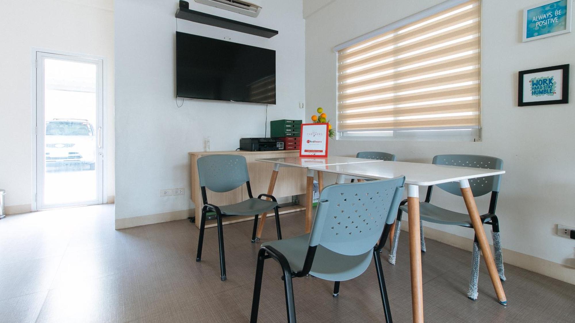 Reddoorz Plus At Alpina Heights Paranaque Paranaque City ภายนอก รูปภาพ